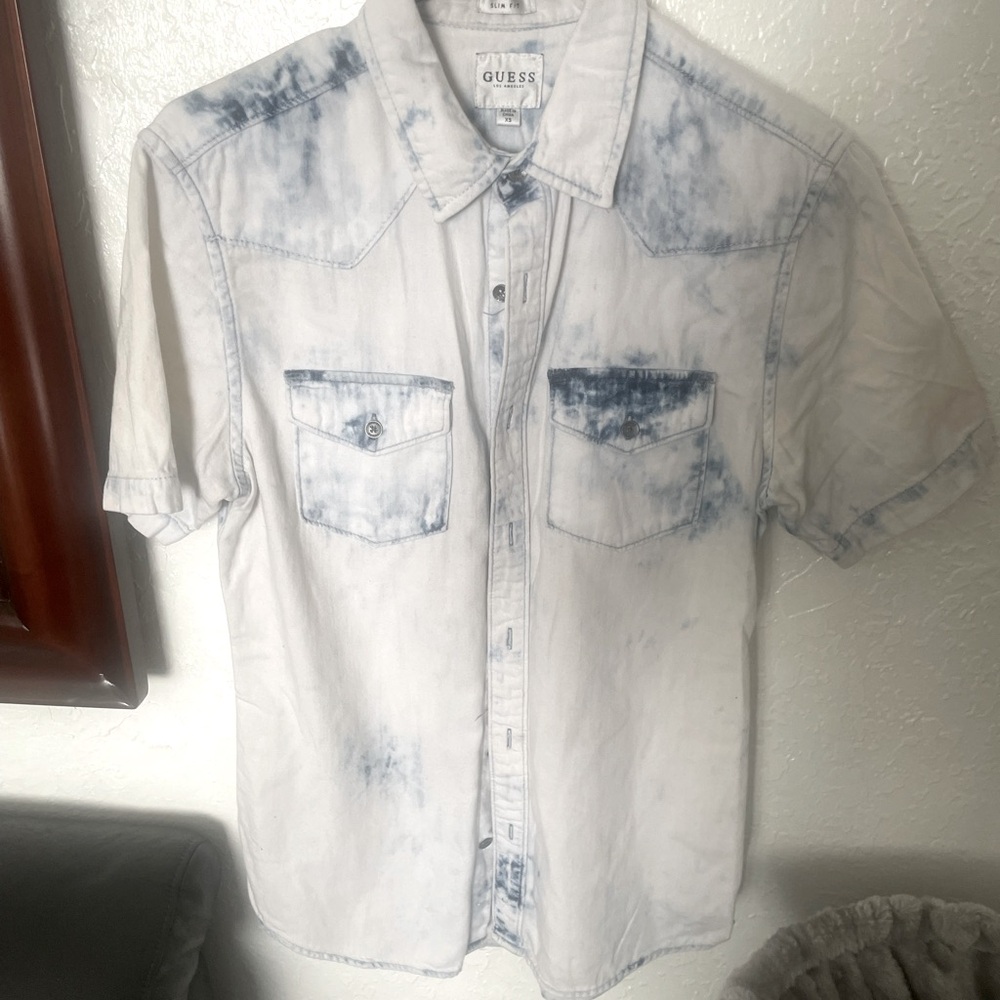 Men’s guess Button Down shirt
